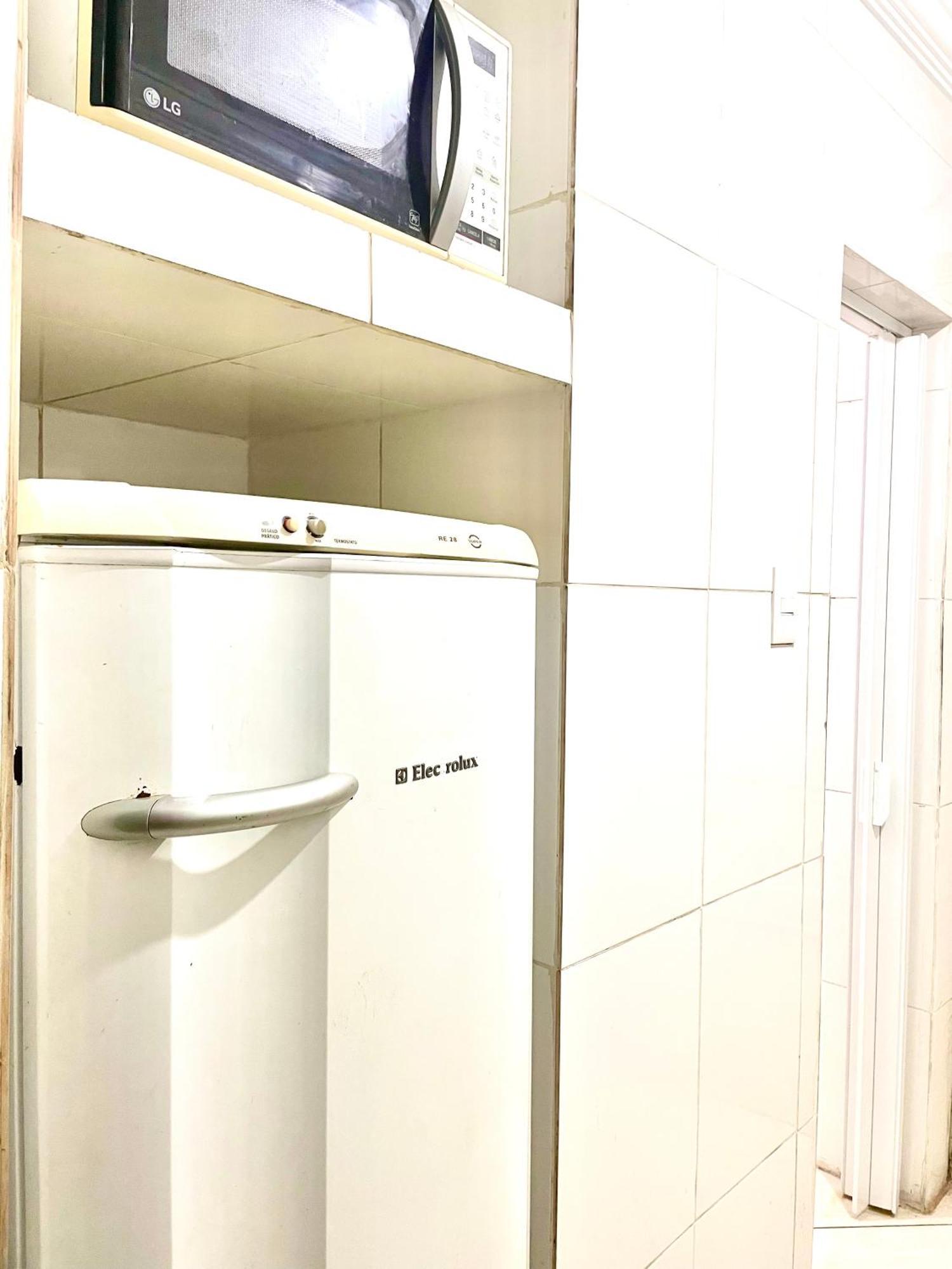 Apartamento Kitinete Vermelho E Amarelo Frente *