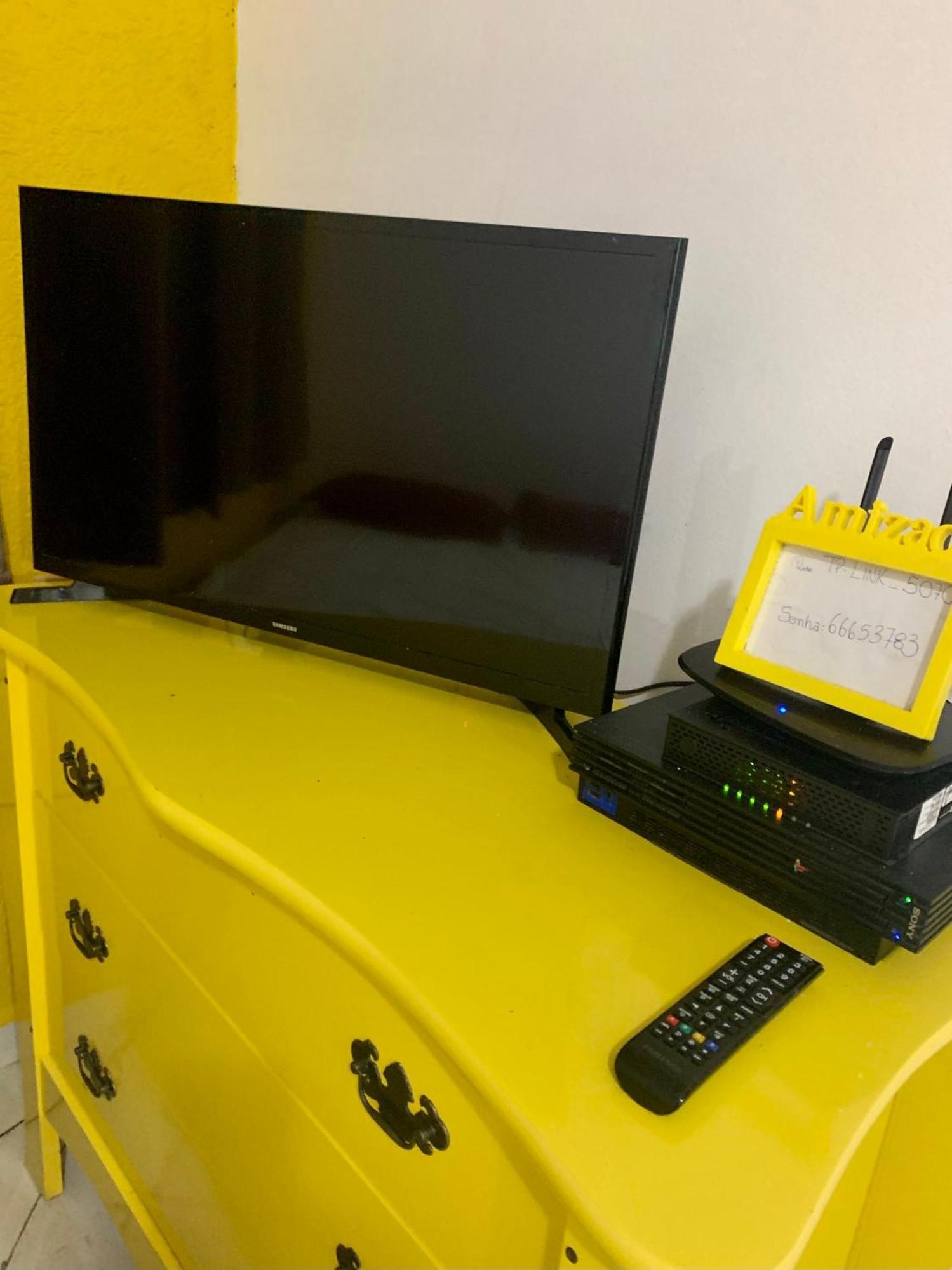 Apartamento Kitinete Vermelho E Amarelo Frente Santos (Sao Paulo)